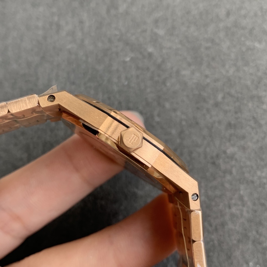 Audemars Piguet JF出品 连 都很难买的AP女款到货啦 皇家橡树系列中的女士腕表 其 型号为67651ST