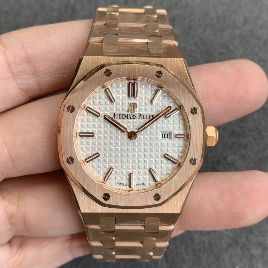 Audemars Piguet JF出品 连 都很难买的AP女款到货啦 皇家橡树系列中的女士腕表 其 型号为67651ST