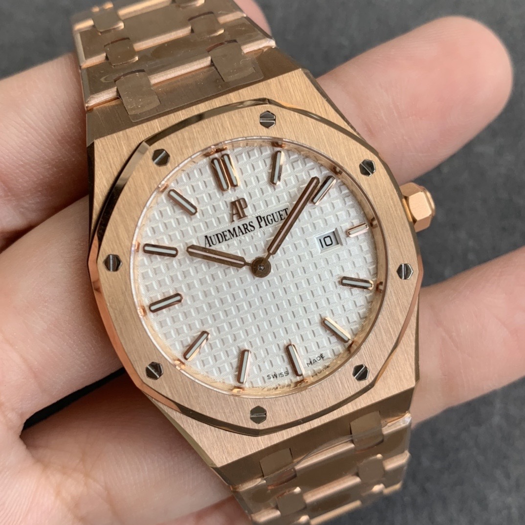 Audemars Piguet JF出品 连 都很难买的AP女款到货啦 皇家橡树系列中的女士腕表 其 型号为67651ST