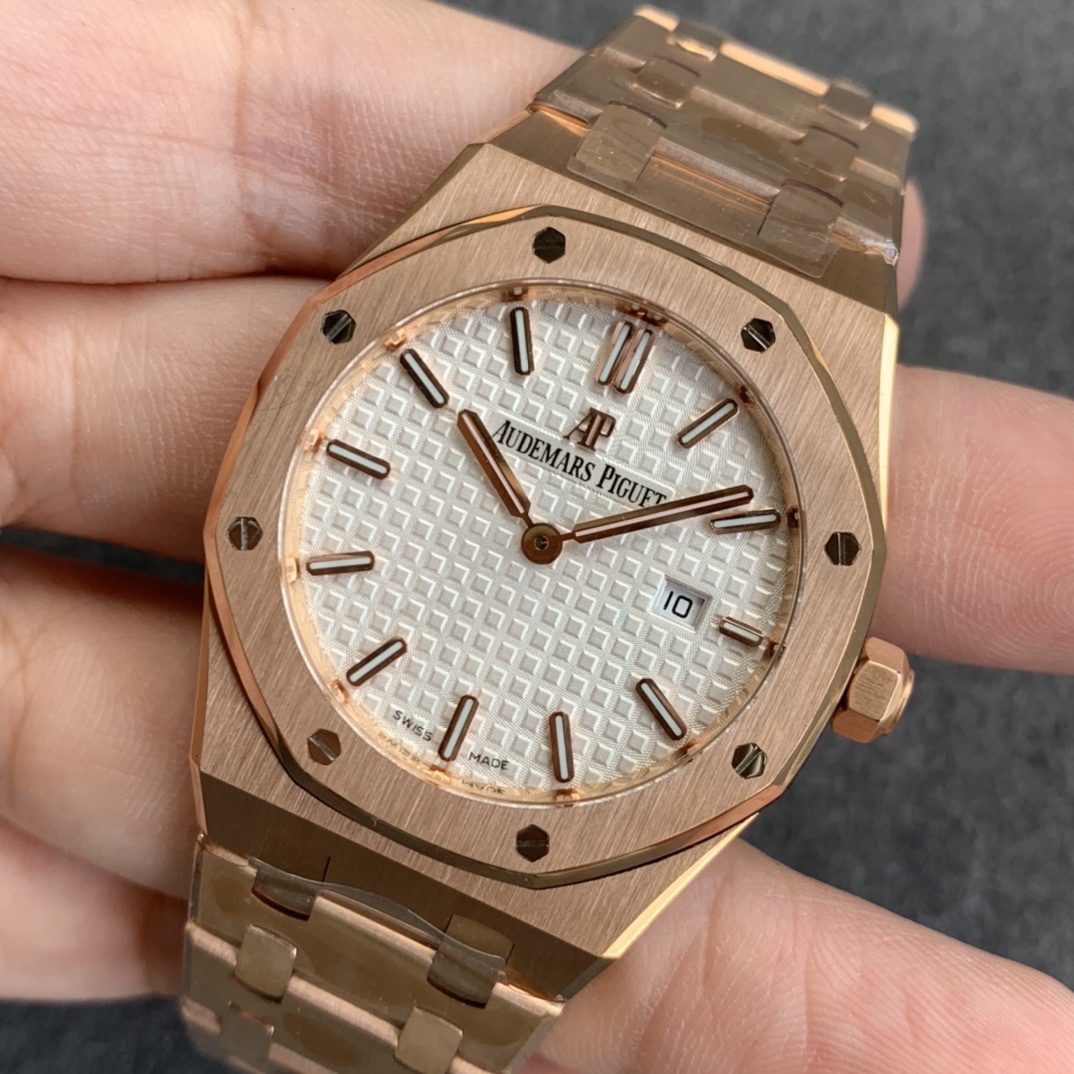 Audemars Piguet JF出品 连 都很难买的AP女款到货啦 皇家橡树系列中的女士腕表 其 型号为67651ST