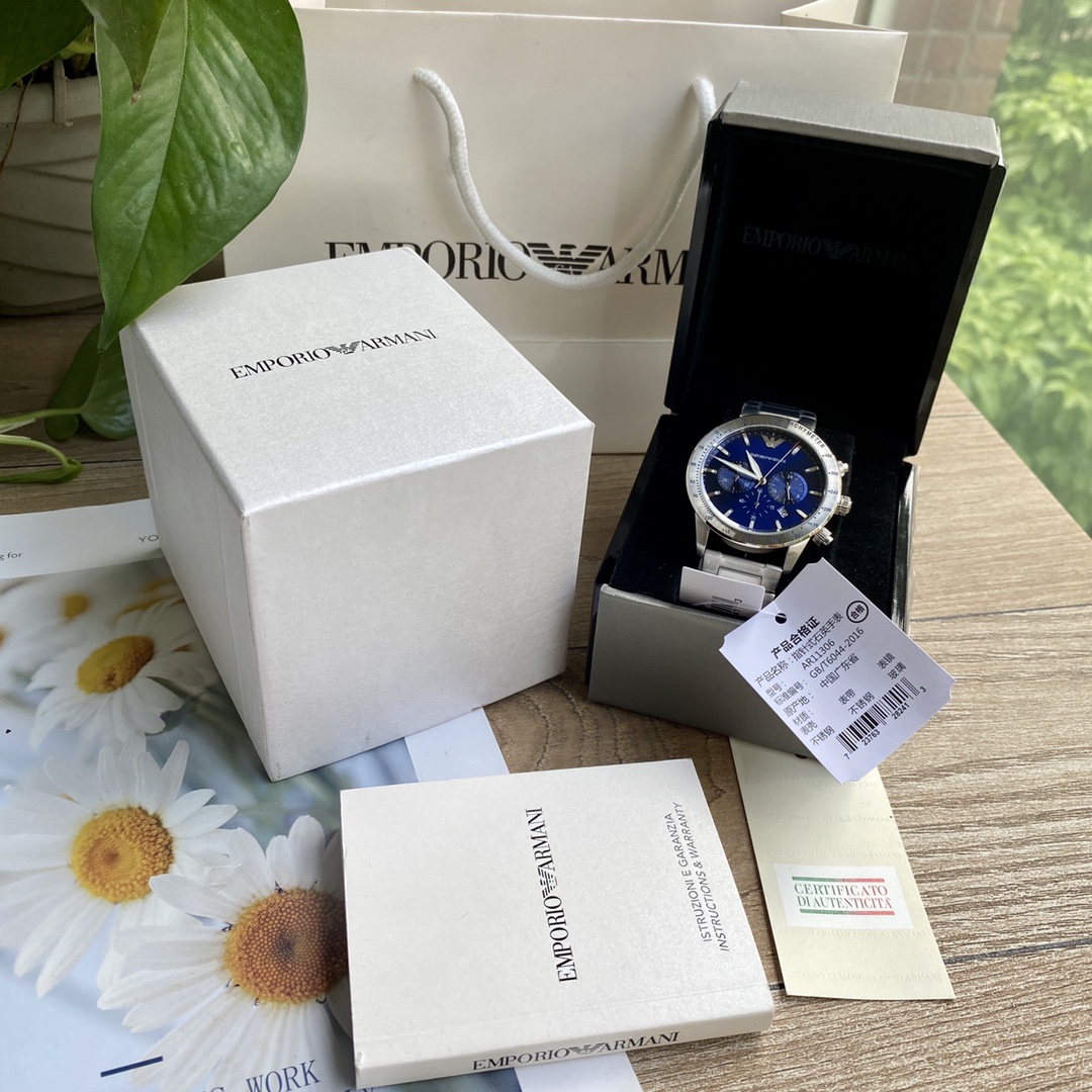 Armani es el modelo más popular de este año, con una esfera de 43 mm de diámetro, una correa de acero inoxidable 316, u…
