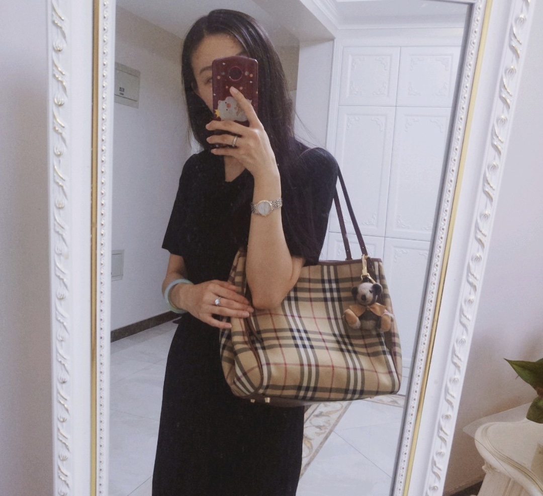 Bolsa Burberry Renderizações da parte superior do corpo — photo 3