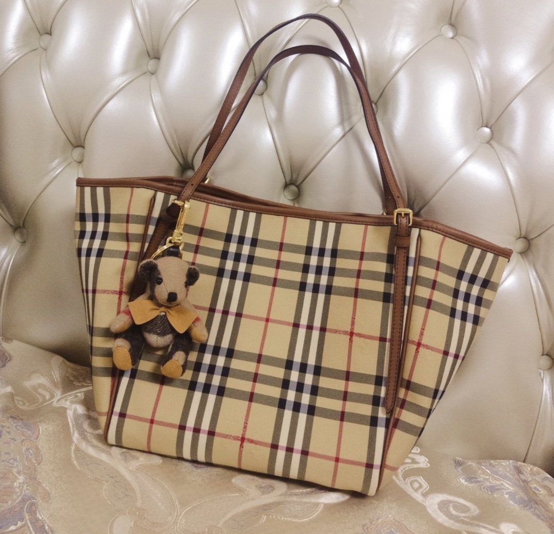 Bolsa Burberry Renderizações da parte superior do corpo — photo 4
