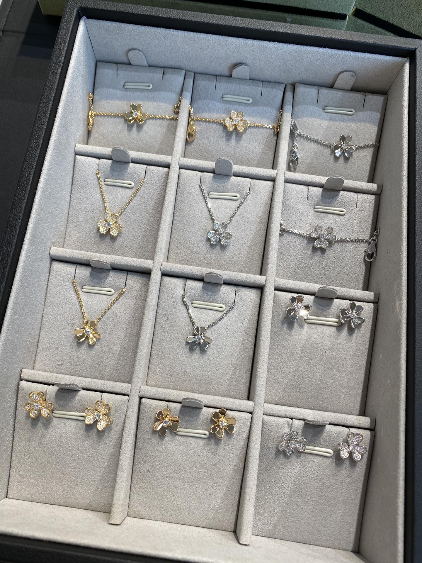 NO:633049,The whole set is exquisite!  Qi Vca clover,Cardia high-end jewelry19860909全套精致！齐 Vca三叶草,,卡迪亚高端饰品,Jewelry