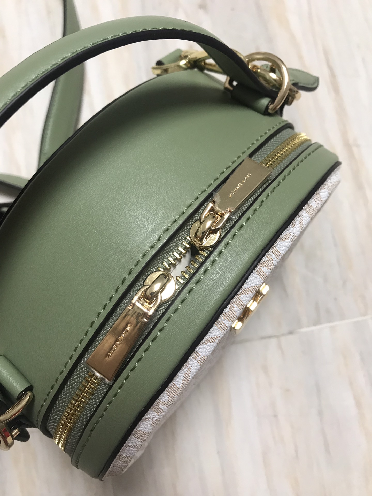Michael Kors 新拼色 手提圆包pu拼绿色