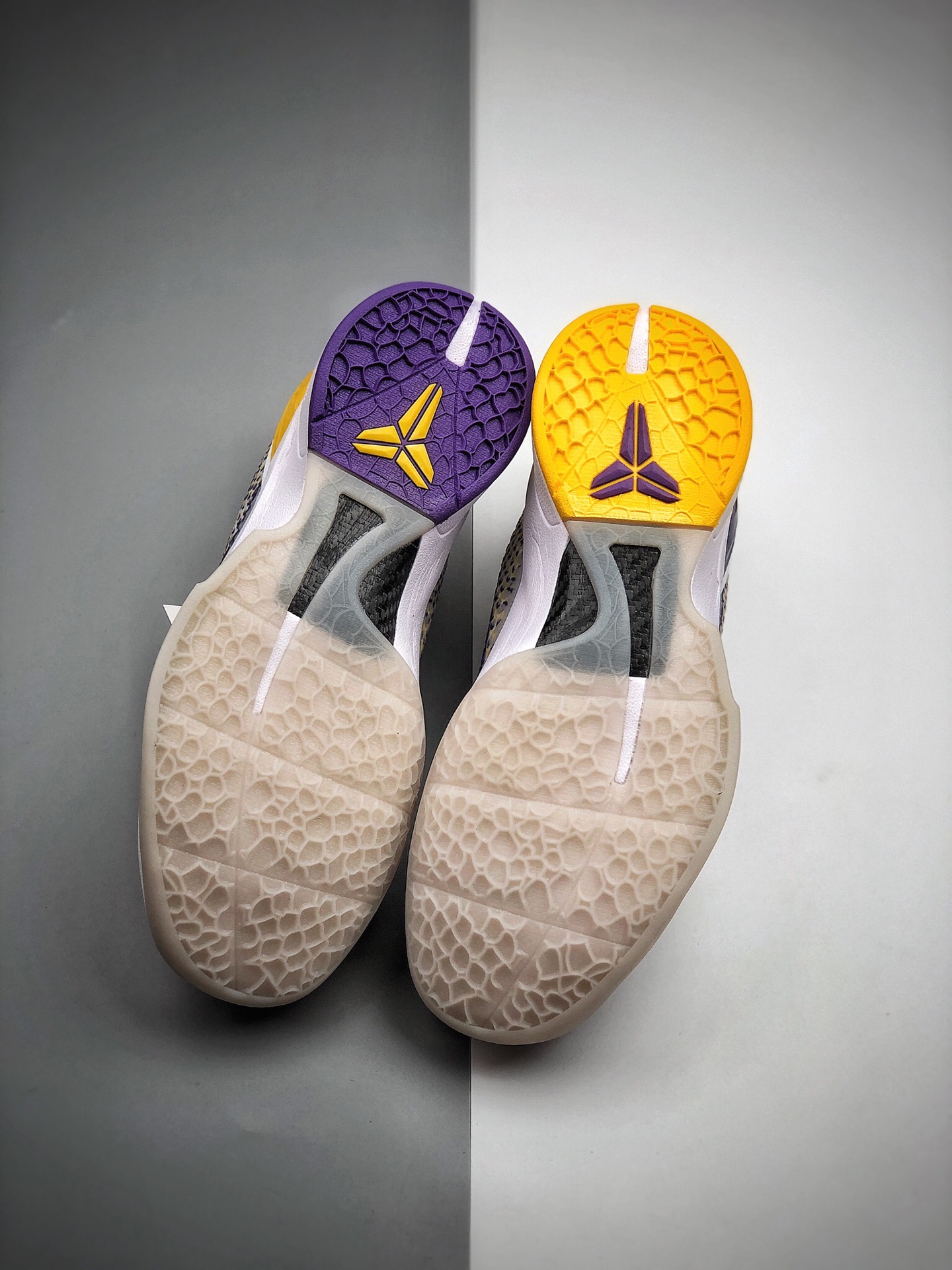 250 公司级 Nike Kobe6 Protro VI 时尚休闲运动篮球鞋  CW2190-105