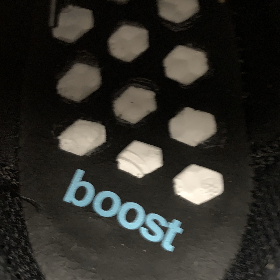 200 Adidas 阿迪达斯 NMD Boost 爆米花超弹中底 FW4365 针织网面休闲跑步鞋