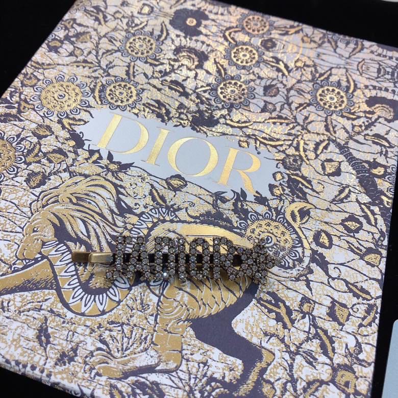 Luxurious Diordio Letter and Star Hair Clips with Diamonds for ¥180. - 图片 2