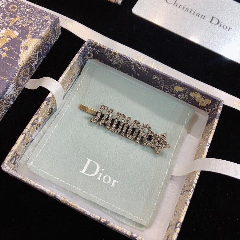 Luxurious Diordio Letter and Star Hair Clips with Diamonds for ¥180. - 图片 5