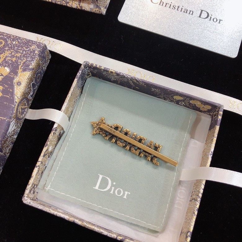 Luxurious Diordio Letter and Star Hair Clips with Diamonds for ¥180.