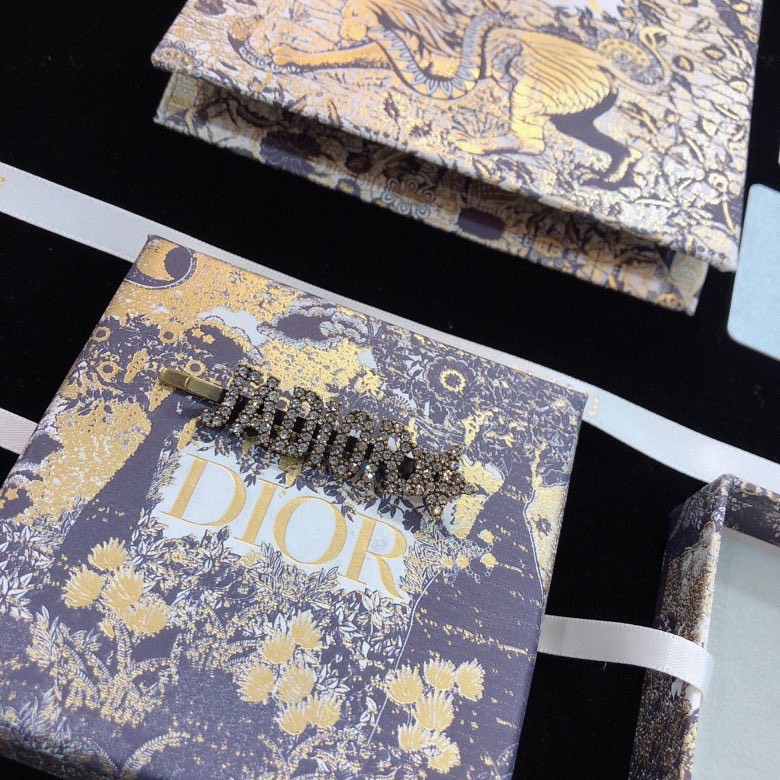 Luxurious Diordio Letter and Star Hair Clips with Diamonds for ¥180. - 图片 8