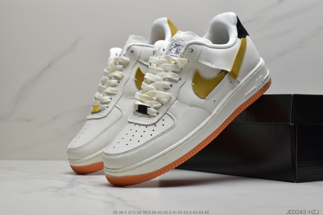 150 公司级 Air FORCE 1 Lx 空军解构鞋款整体以最经典的纯白 Air Force 1 BV0740-100