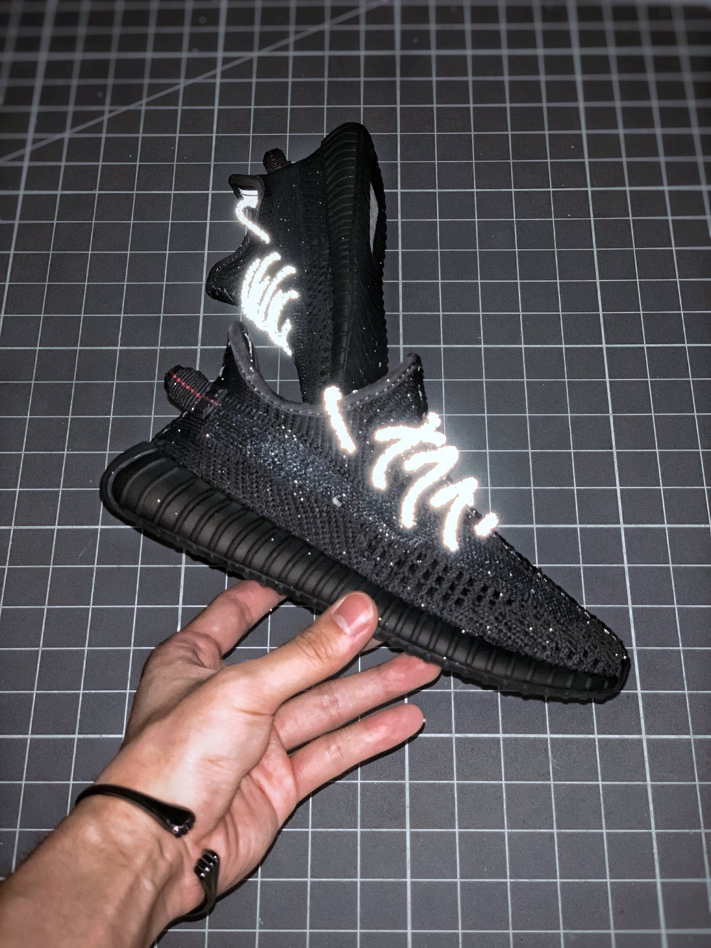 230  Yeezy 350v2 ”Black” 黑天使童鞋