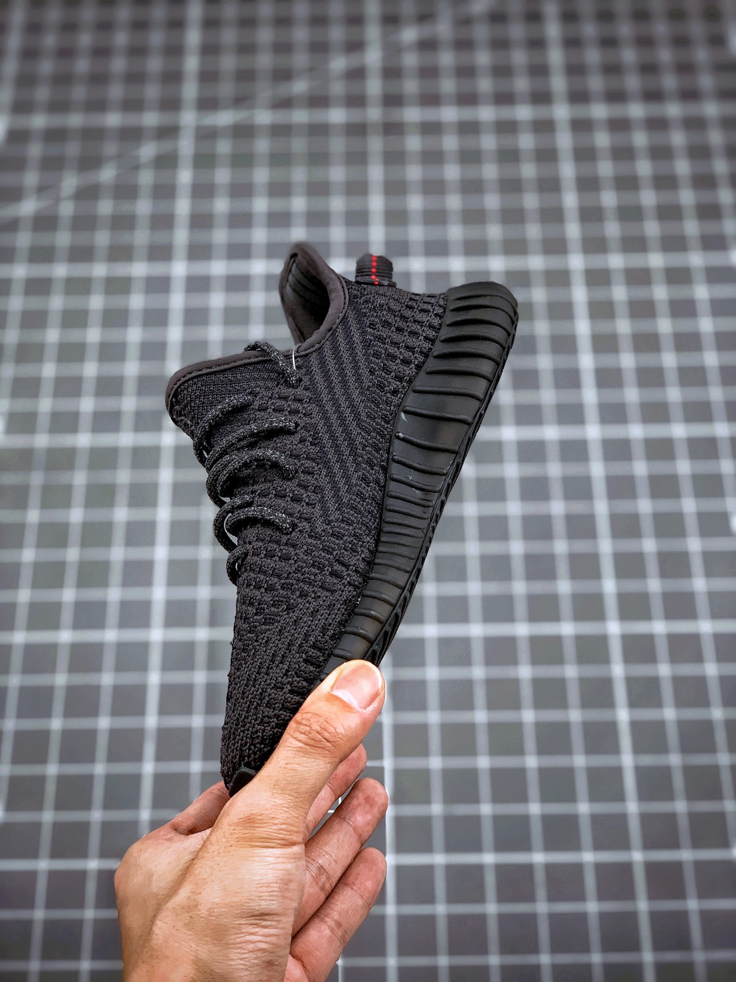 230  Yeezy 350v2 ”Black” 黑天使童鞋