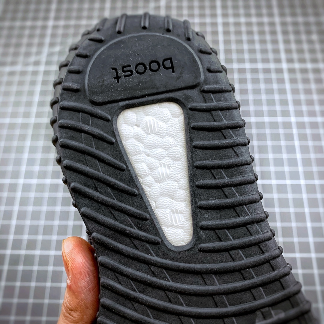 230  Yeezy 350v2 ”Black” 黑天使童鞋