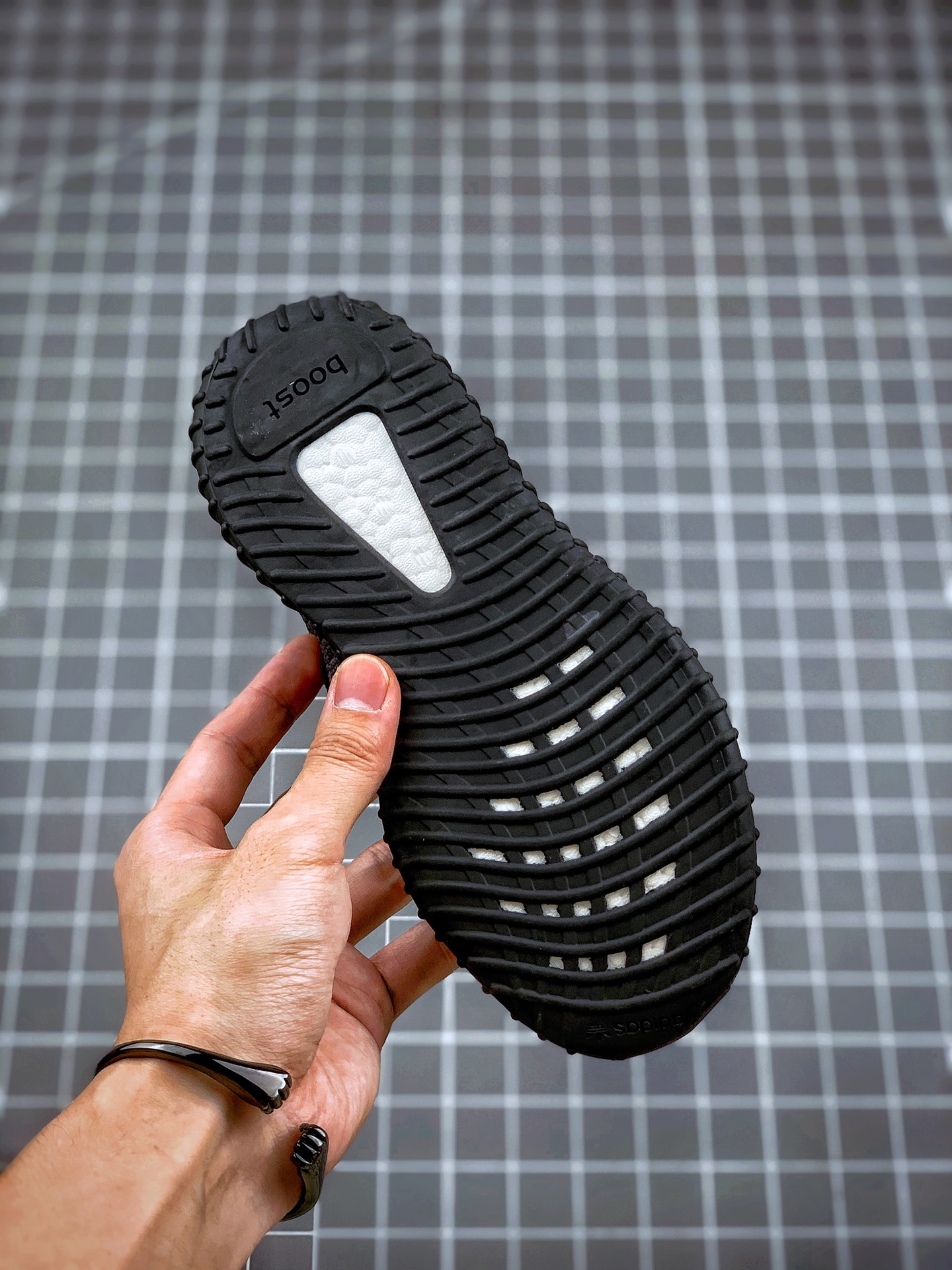 230  Yeezy 350v2 ”Black” 黑天使童鞋