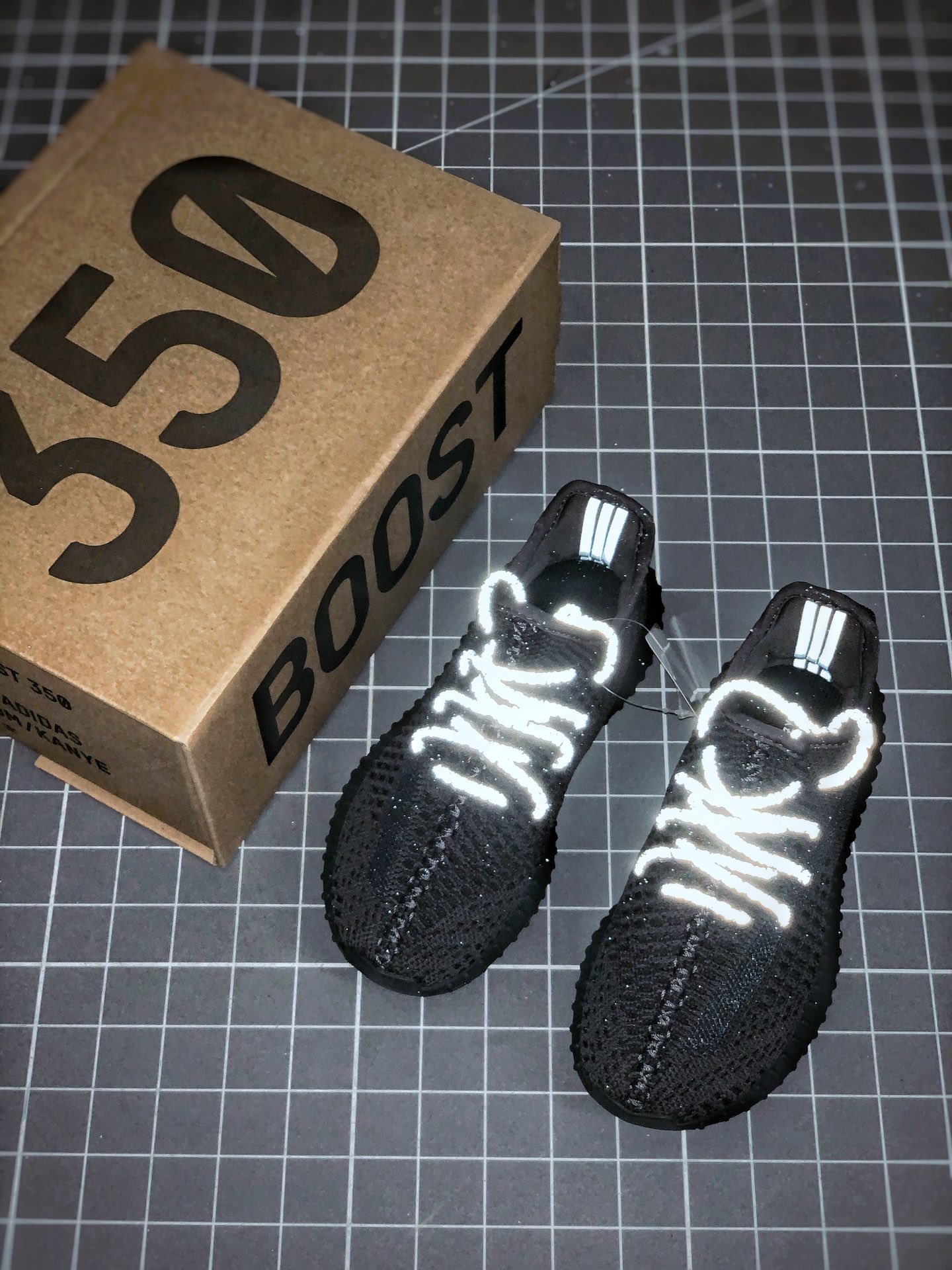230  Yeezy 350v2 ”Black” 黑天使童鞋