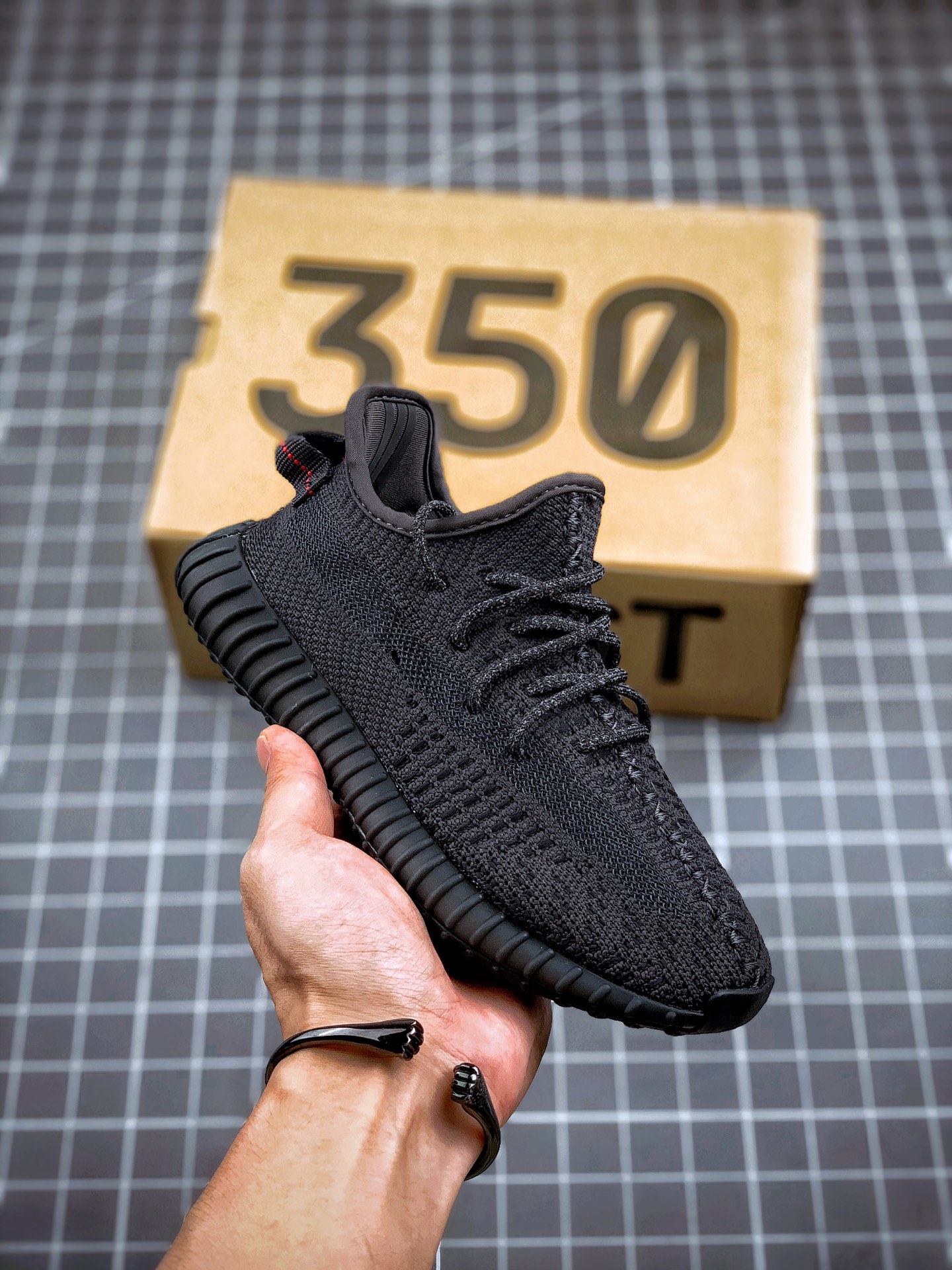 230  Yeezy 350v2 ”Black” 黑天使童鞋