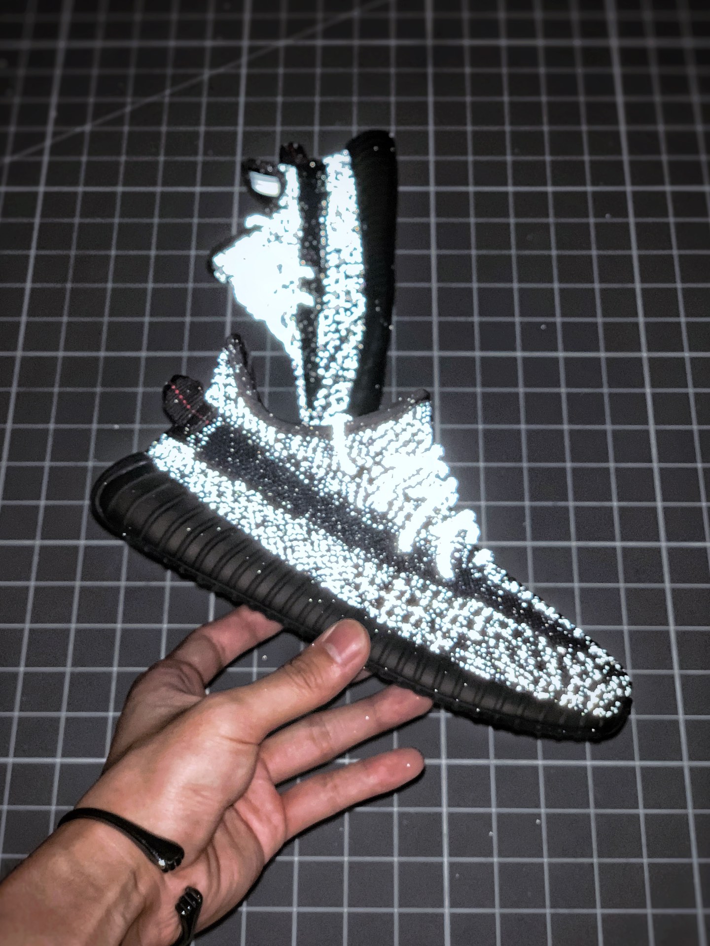 230  Yeezy 350v2 ”Black” 黑满天星童鞋同步官方发售版本