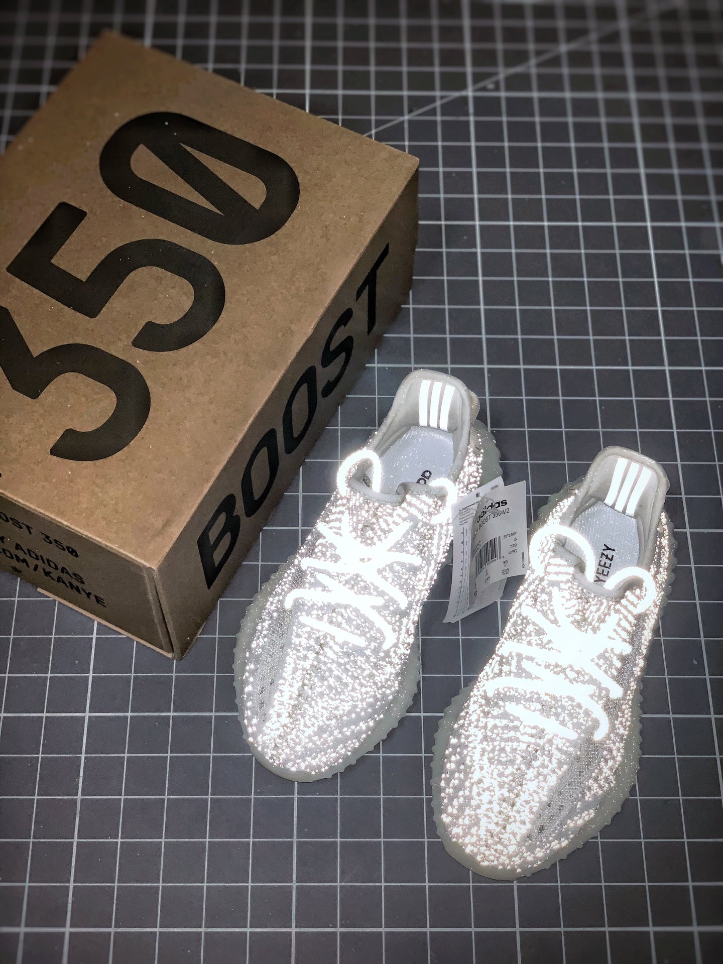 200 Yeezy 350V2 ”Static”白满天星