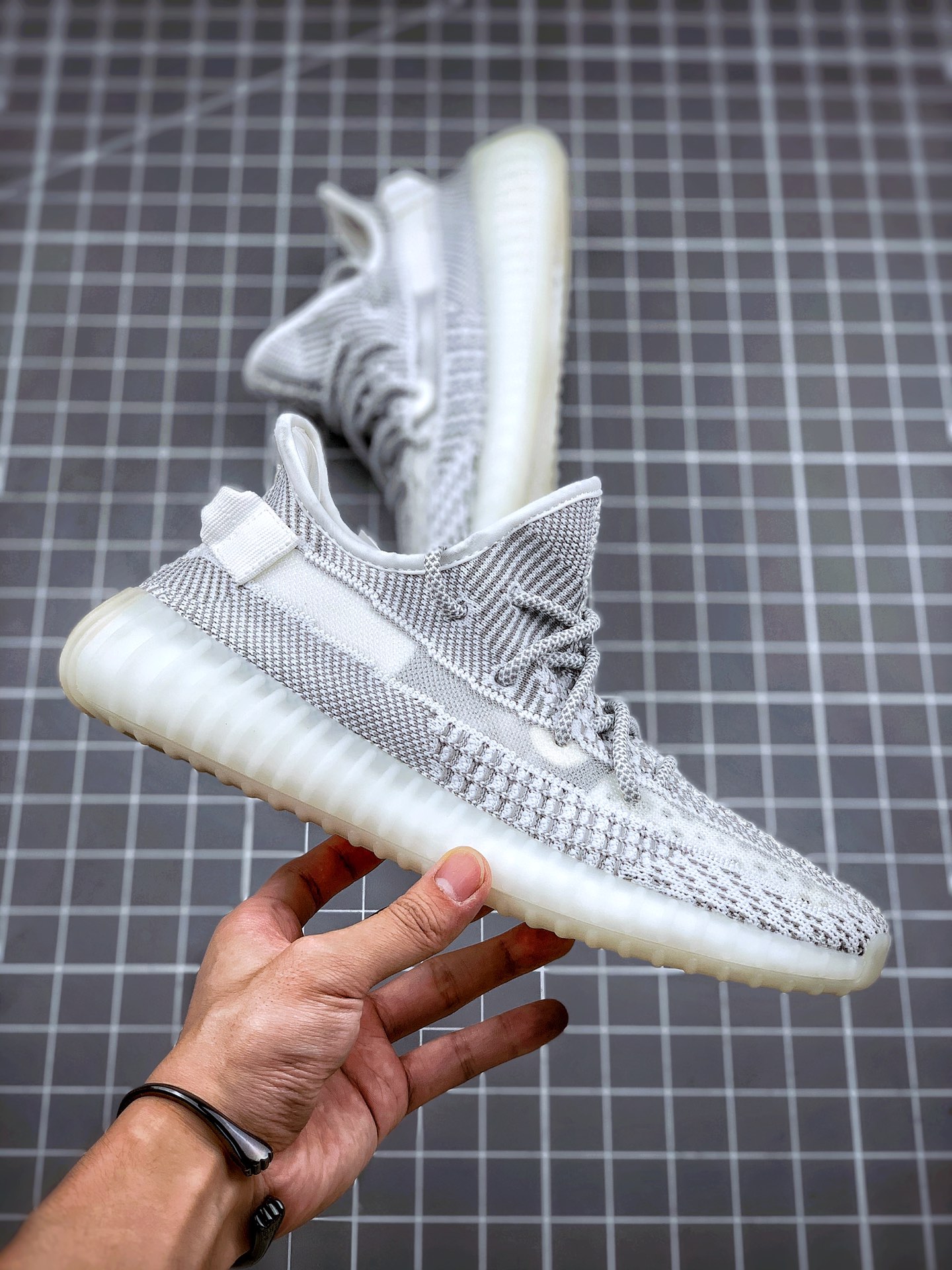 200 Adidas Yeezy 350 Boost V2  “Static Refective” 白天使