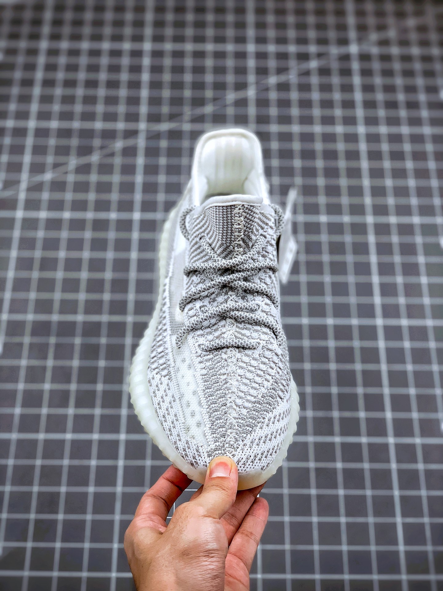 200 Adidas Yeezy 350 Boost V2  “Static Refective” 白天使