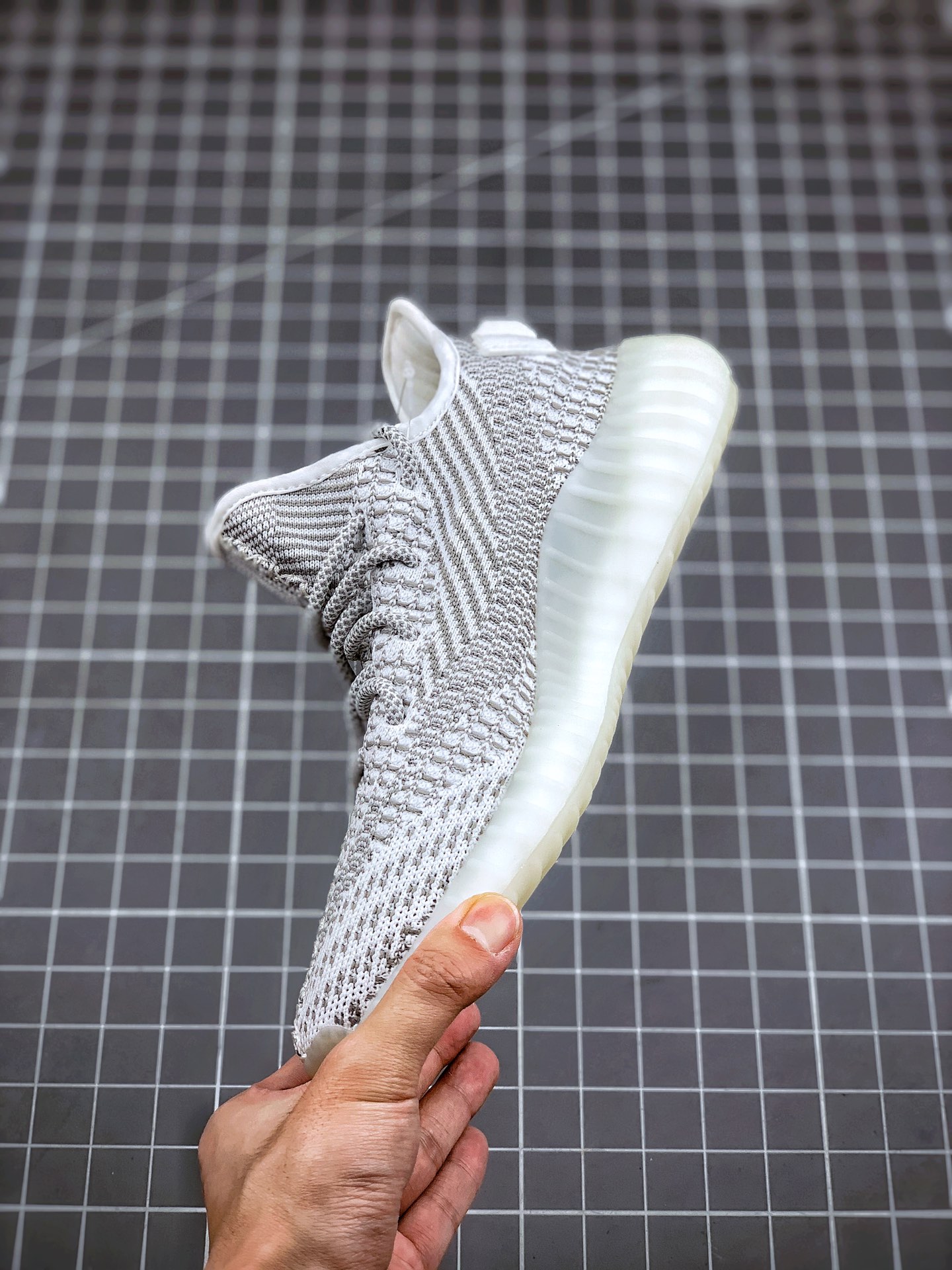 200 Adidas Yeezy 350 Boost V2  “Static Refective” 白天使