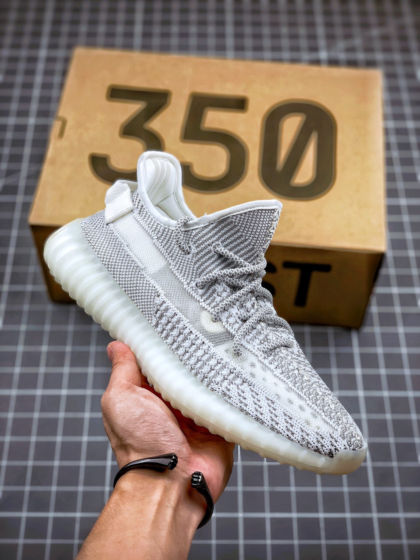 200 Adidas Yeezy 350 Boost V2  “Static Refective” 白天使