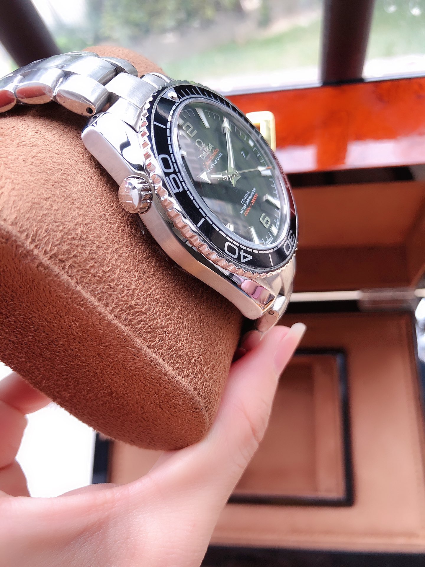 OMEGA欧米茄 海洋600米自動機械腕時計 43.5mm