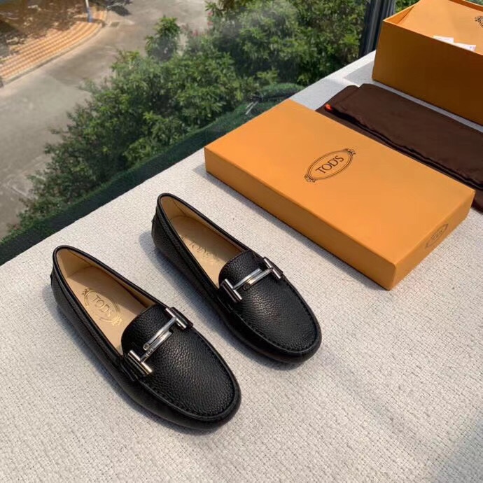 NO:649052,Ready-stock TOD'S women's shoes. Highest quality. Comes with a full set of packaging. Material: imported cowhide + high-quality cowhide lining. Features: comfortable, elegant, fashionable, handmade to create the perfect shoes that suit you. Color: black 35-40 standard size, loafers, Tod's, loafers, cowhide.19860909现货TOD'S托德斯豆豆女鞋 最高品质 配全套包装  材质:进口牛皮+优质牛皮内里 特点:舒适 优雅 时尚 纯手工制作  打造最适合你的完美鞋履  颜色: 黑色 35-40 标准码,乐福鞋,Tod's,loafers,cowhide,Women's Shoes