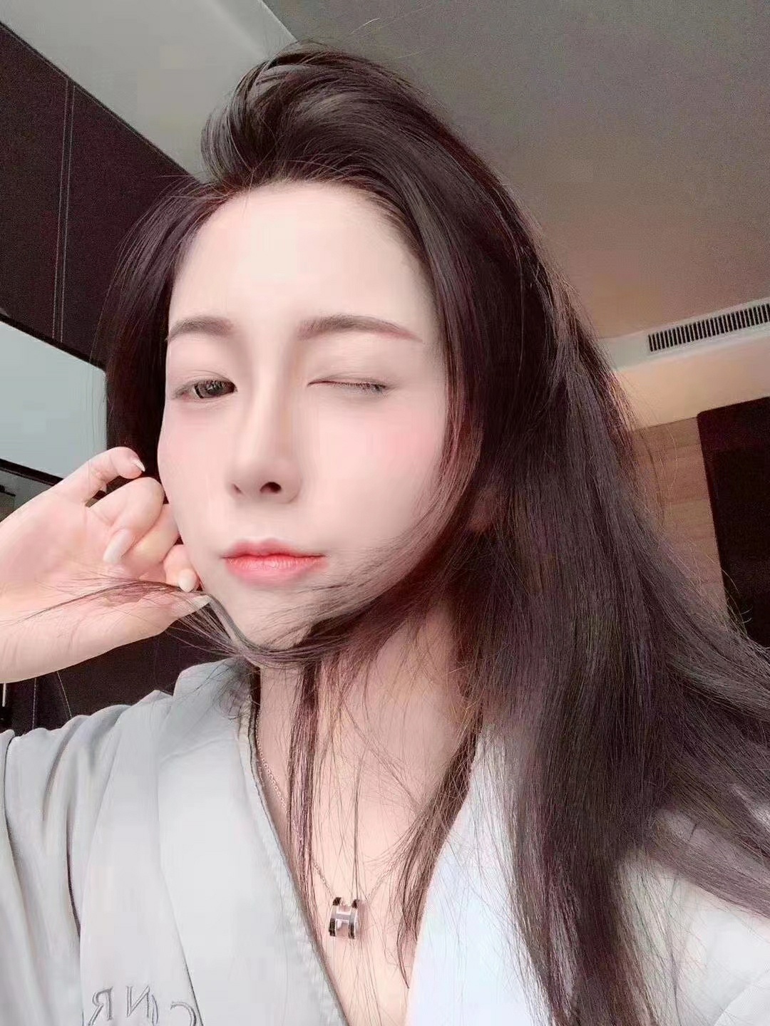 NO:584747,[Classic Black] His most classic element is black gold. Now it can be said that it is a style that no one can buy if you have money. It is good-looking and versatile and is the first choice for necklaces. No matter it is dark or light or in a pattern, the temperament will instantly improve when you wear it. No matter what your skin color is, if you want to buy a necklace, you can’t go wrong with the classics, especially this king of kings, Hermès necklace, hermes, necklace.19860909【经典黑】  他最家经典的元素黑金 现可在以说是有钱买都不到的款 好看又百是搭项链首选不 管搭深配色还是浅还色是花色 气质款戴 起来瞬间高感级提升 不管你是么什肤色 想买链项 认准经款典不会错 特别是这王种中王,爱马仕项链,hermes,necklace,Jewelry