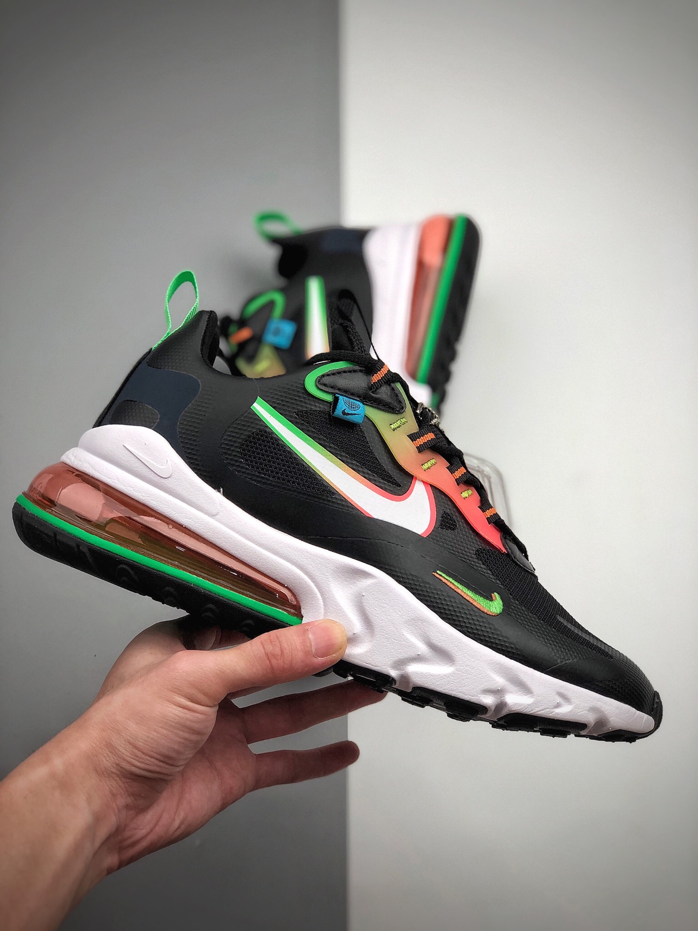 200  耐克 Nike React Air Max 270 React 高桥盾网纱系列 机能半气垫跑步鞋 CK6457-001