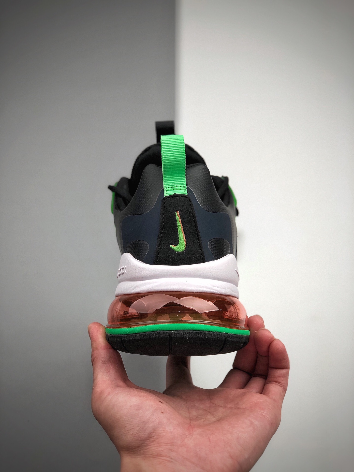200  耐克 Nike React Air Max 270 React 高桥盾网纱系列 机能半气垫跑步鞋 CK6457-001