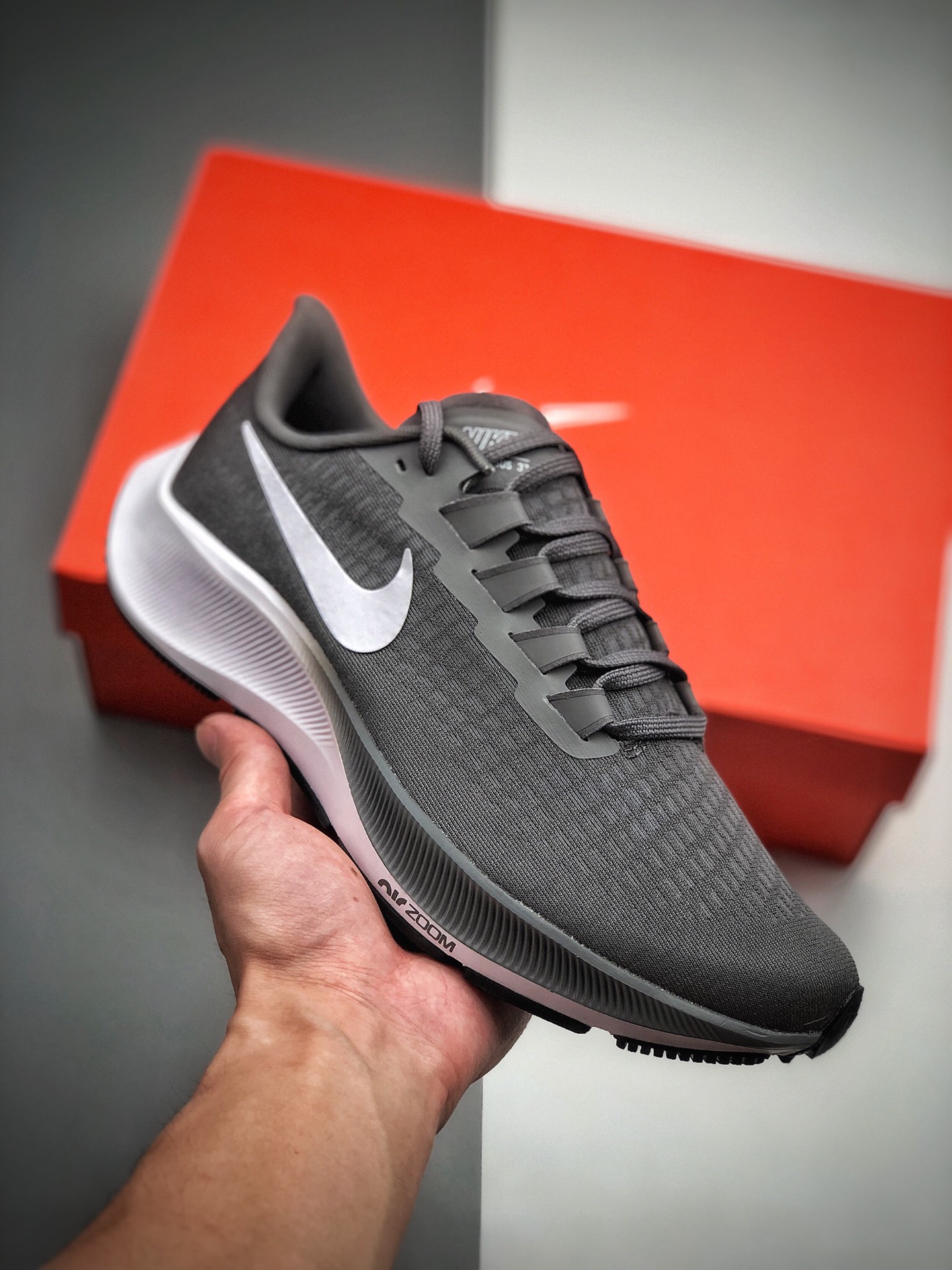 180 公司级耐克NIKE Zoom Pegasus 37 登月37代 透气缓震疾速跑鞋 货号：CJ0506-002