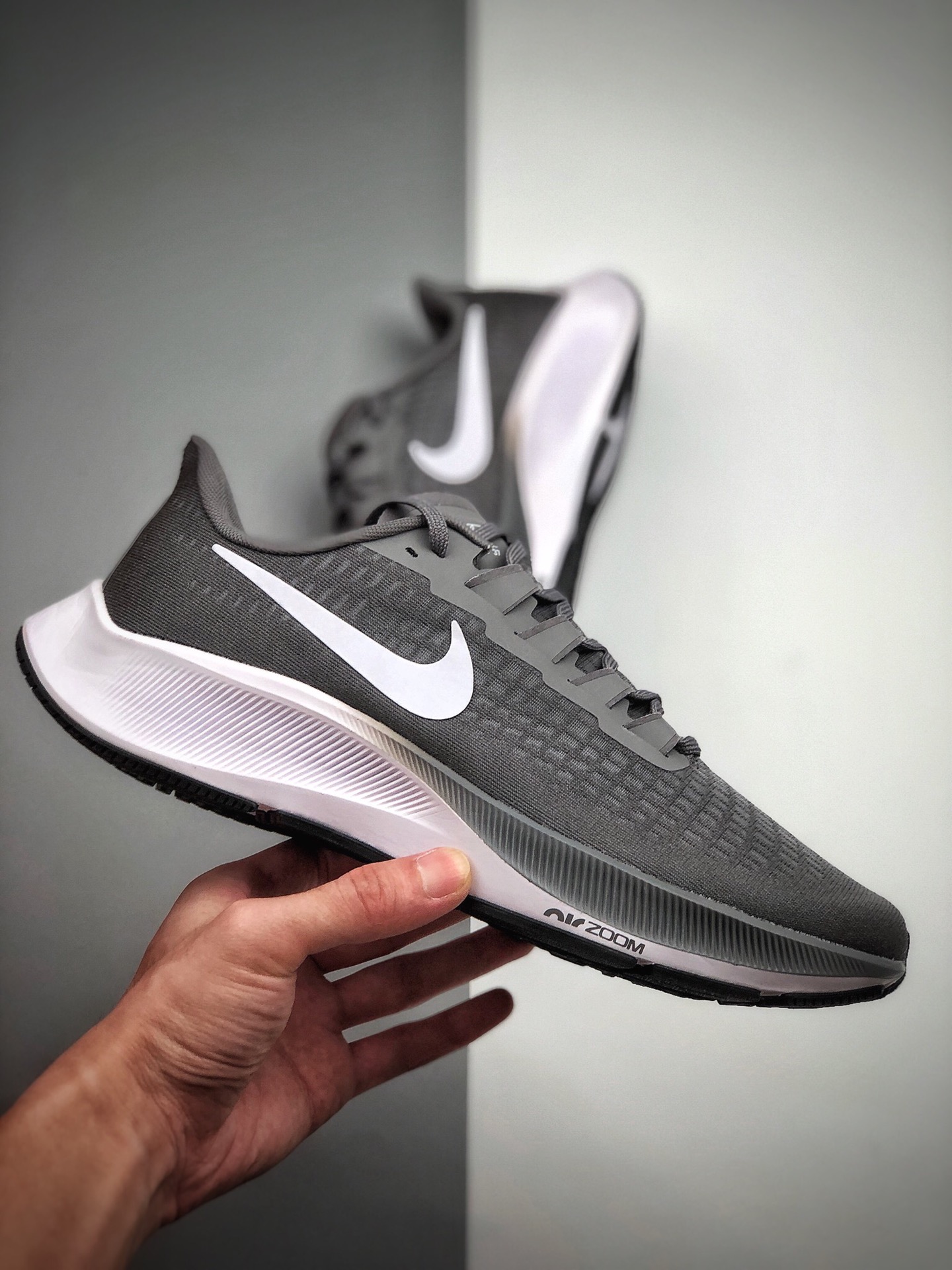 180 公司级耐克NIKE Zoom Pegasus 37 登月37代 透气缓震疾速跑鞋 货号：CJ0506-002