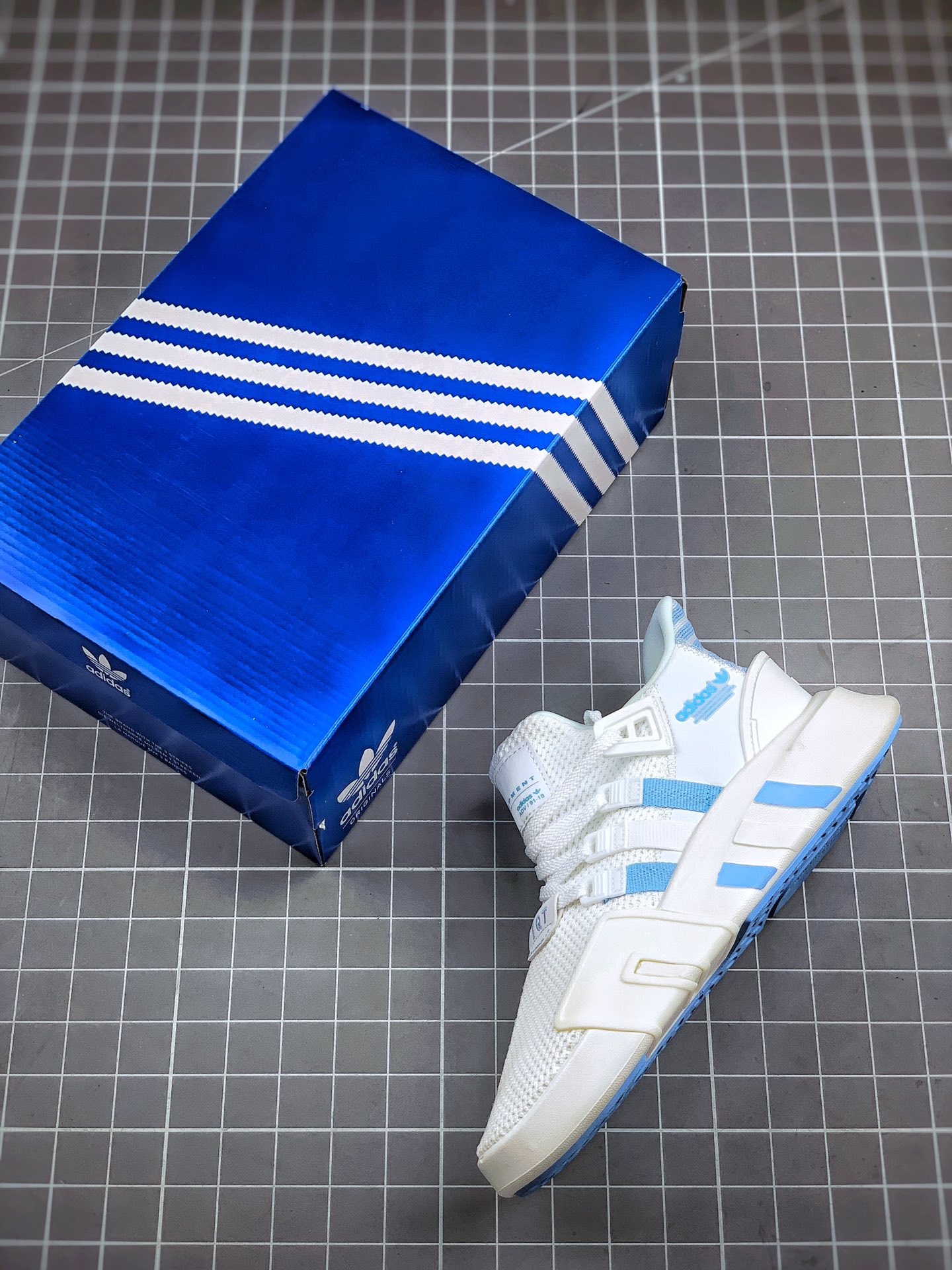 180 原装公司级 代购指定版本  AD EQT Bask ADV 白蓝针织 货号：FU9391