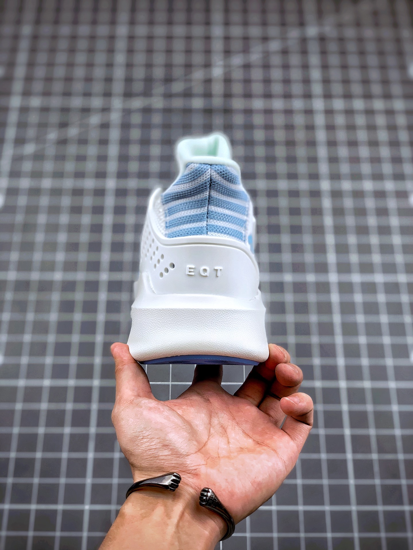 180 原装公司级 代购指定版本  AD EQT Bask ADV 白蓝针织 货号：FU9391
