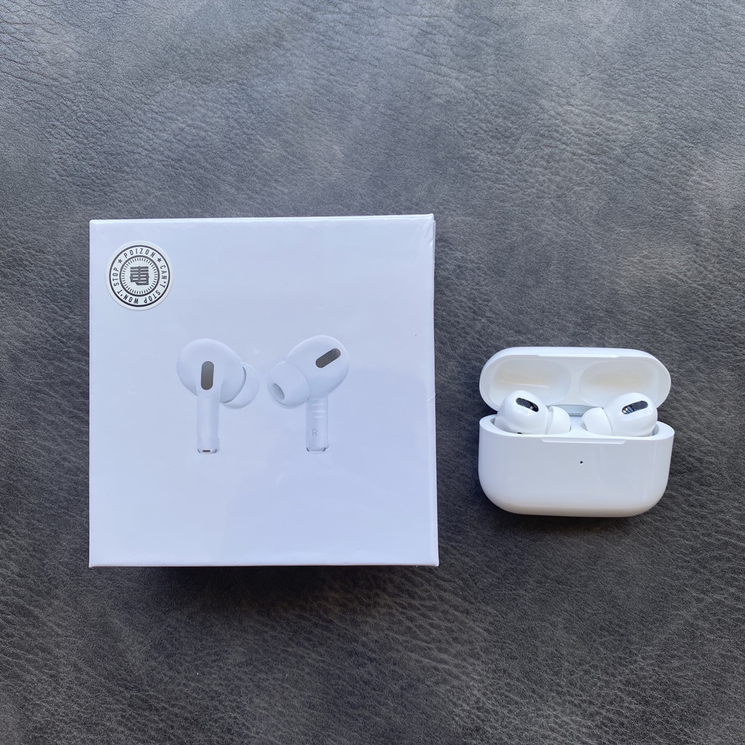 本地自取💰220 放店私聊! 苹果AirPodsPro三代耳机 毒版冲正! 原装代工厂壳料 外观细节同步正品! 高通3026高配芯片 真实降噪通透模式 随意切换! 石墨钛1.7低音喇叭 音效完美! 设置随意改名跟定位 带IPX4防水功能! 按压切歌操作 三真电量显示 ACC无损解码! 配套四个原装带网耳塞 配件同步正品! 耳机正常听歌3-4小时,电池盒待机72小时! 赠送专用无线充电盘 保护壳 毒版纸箱 毒证书 专柜小票等全套配件!
