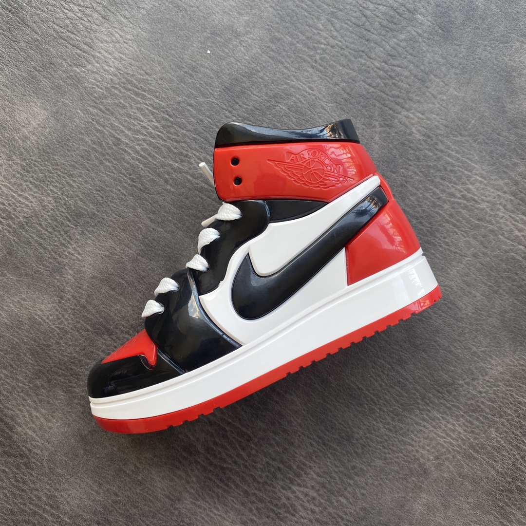 放店私聊 AJ1北卡蓝 球鞋蓝牙音箱 全尺寸15.2cm 输出功率3W 内置1200毫安电池 续航时间长! 支持USB充电 可插内存卡听歌 底部带控制按键!