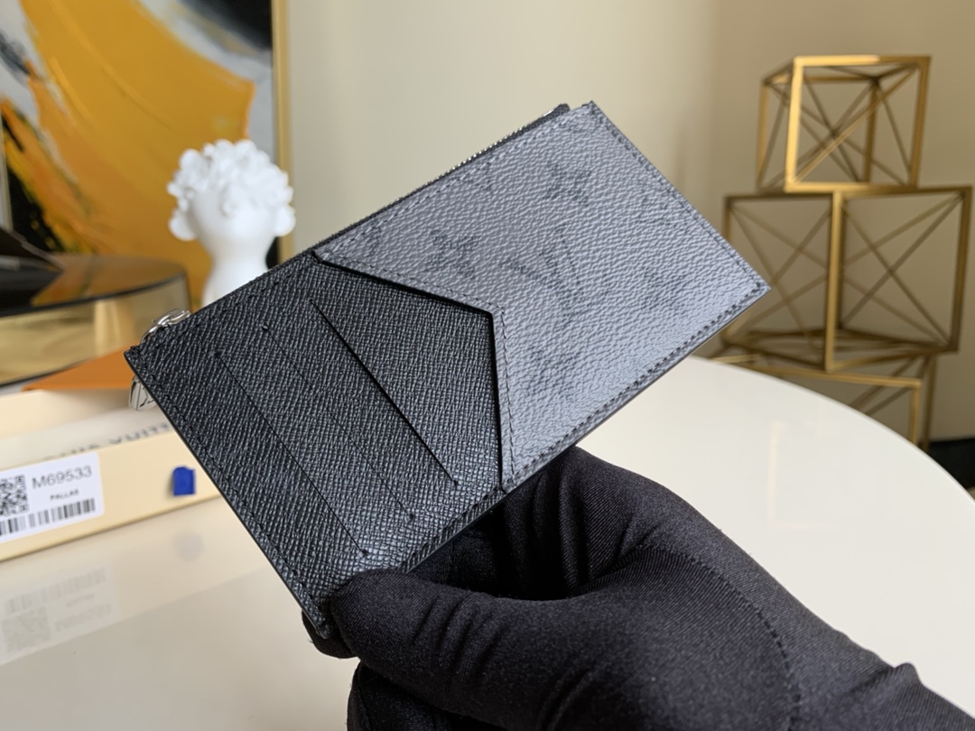 NO:395977,[Exclusive real-life M69533 card] Coin card bag Monogram Eclipse coated canvas and Monogram Eclipse Reverse coated canvas alternate in depth, neat and tough cut includes card slots, zippered coin bags and banknote compartments, paired with letter zipper head. Size: 8.0 x 14.5 x 1.0 cm. U., LV [original leather], louis vuitton, versace19860909【独家实拍M69533 卡】Coin 卡包 Monogram Eclipse 涂层帆布和 Monogram Eclipse Reverse 涂层帆布呈现深浅交替,利落硬朗的剪裁囊括卡位、拉链零钱袋和钞票隔层,搭配 字母拉链头.尺寸: 8.0 x 14.5 x 1.0 cm .U.,LV【原厂皮】,louis vuitton,versace,Bag