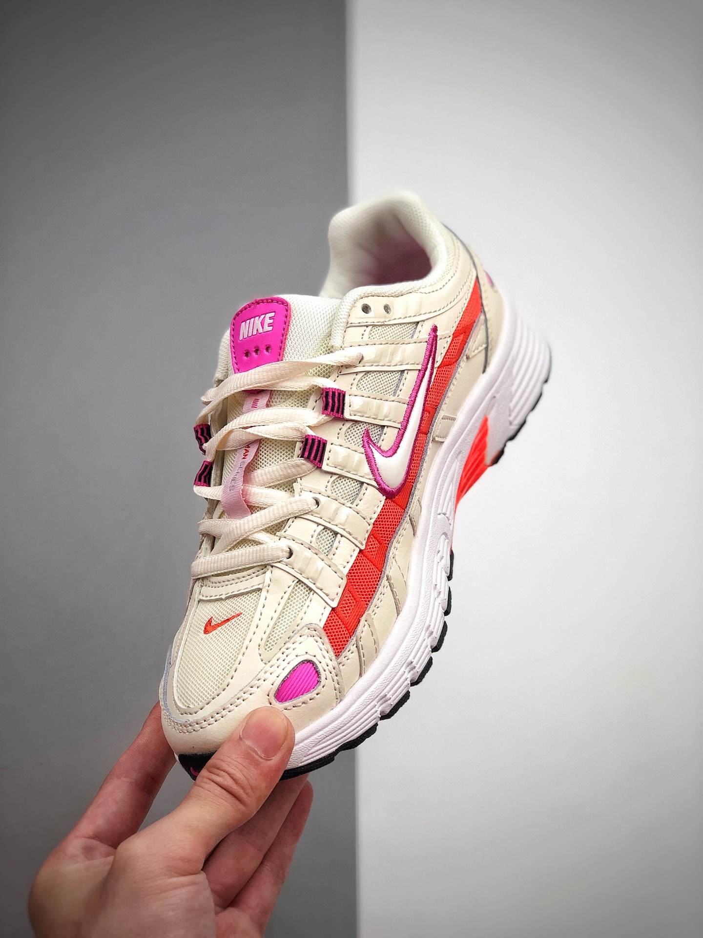 200  公司级 耐克老爹鞋 Nike P-6000 肉粉色 复古科技个性运动老爹鞋 货号：CW1351 100