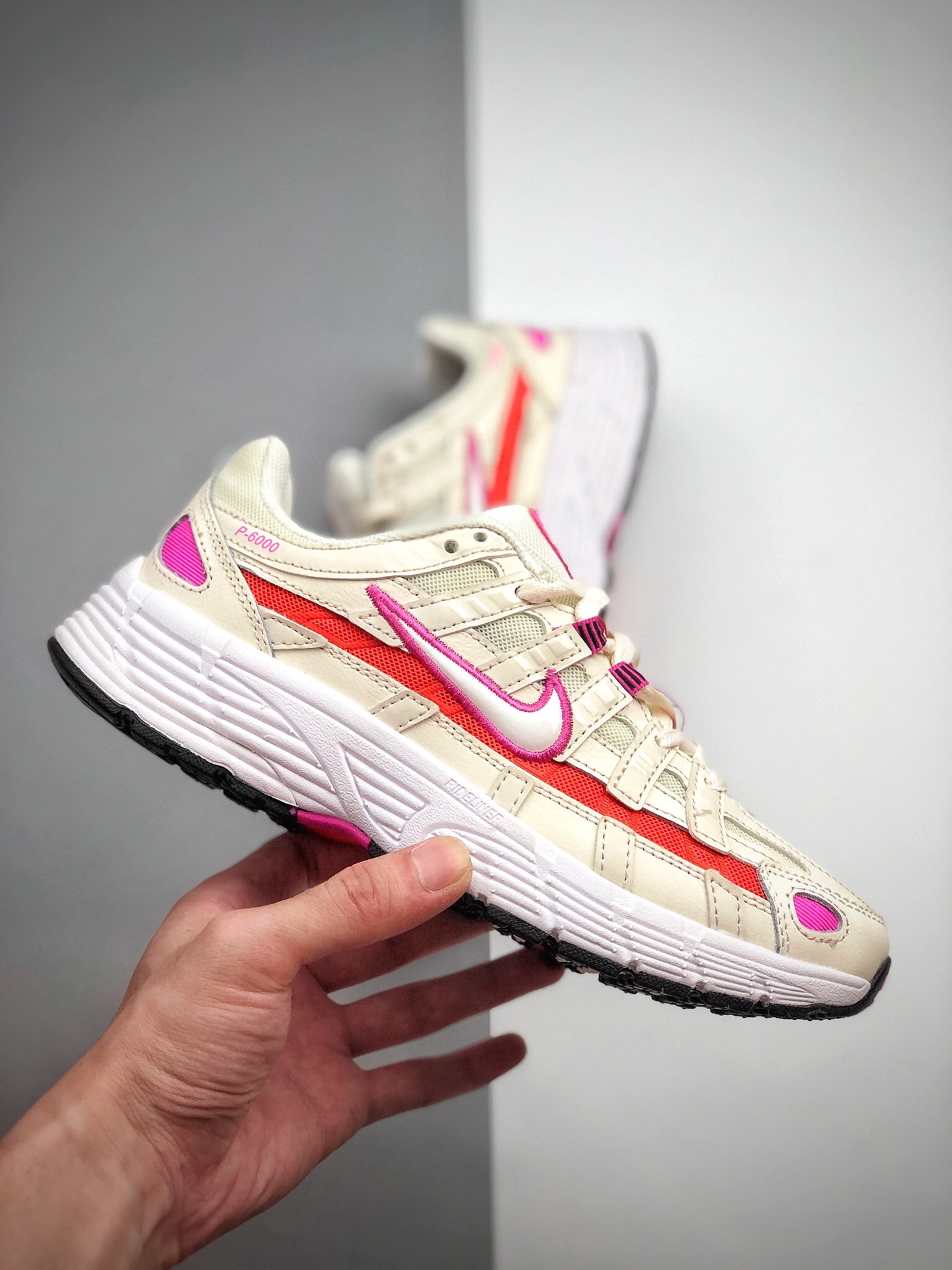 200  公司级 耐克老爹鞋 Nike P-6000 肉粉色 复古科技个性运动老爹鞋 货号：CW1351 100