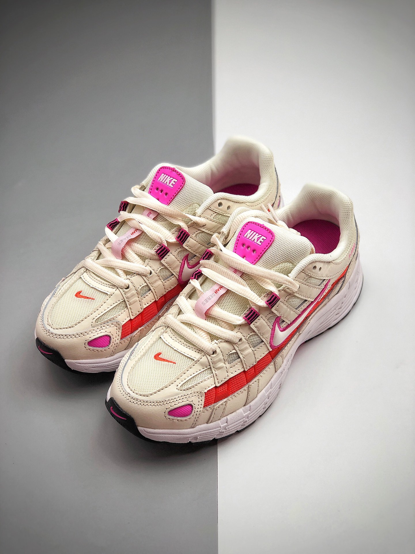 200  公司级 耐克老爹鞋 Nike P-6000 肉粉色 复古科技个性运动老爹鞋 货号：CW1351 100