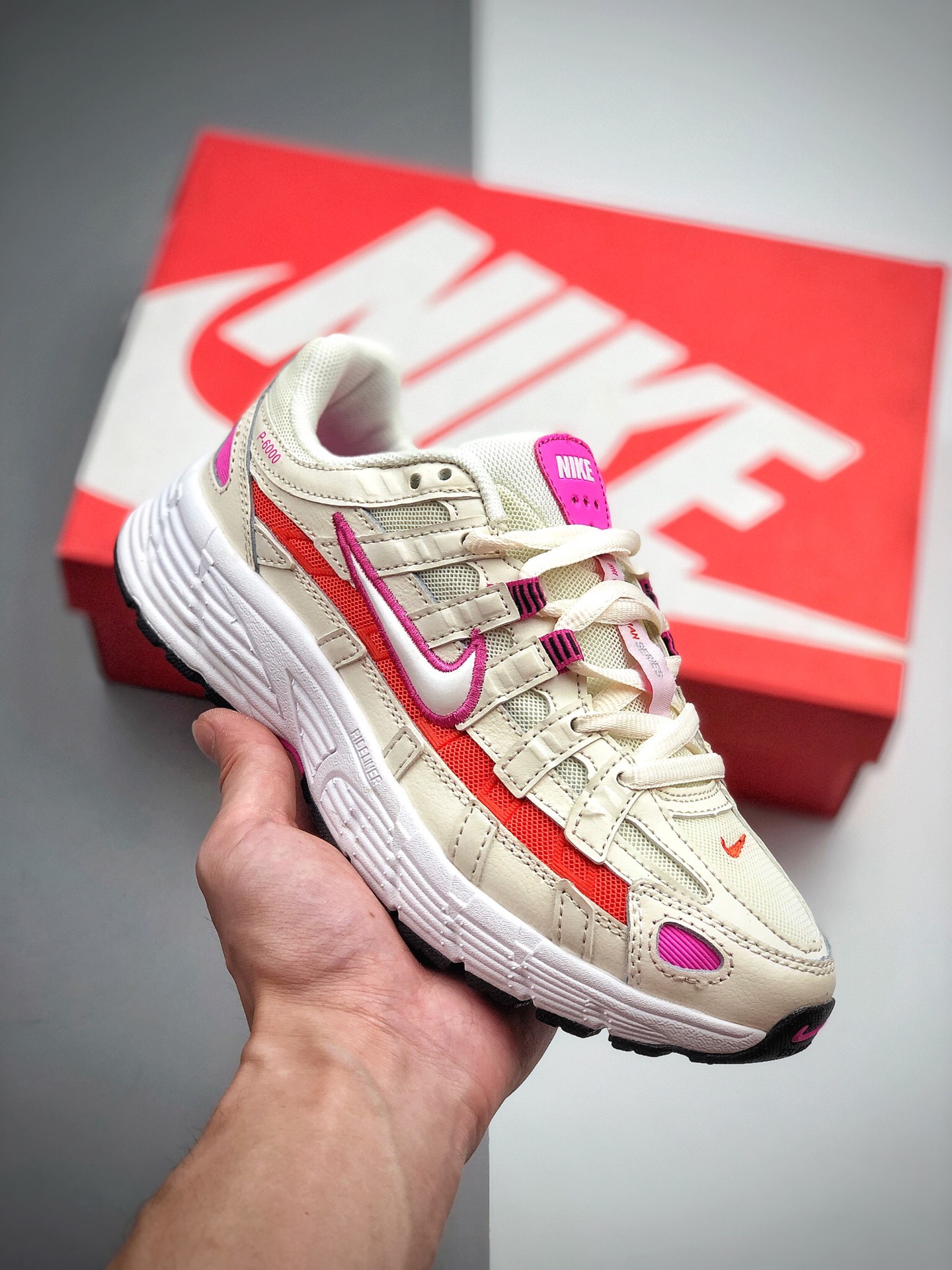 200  公司级 耐克老爹鞋 Nike P-6000 肉粉色 复古科技个性运动老爹鞋 货号：CW1351 100