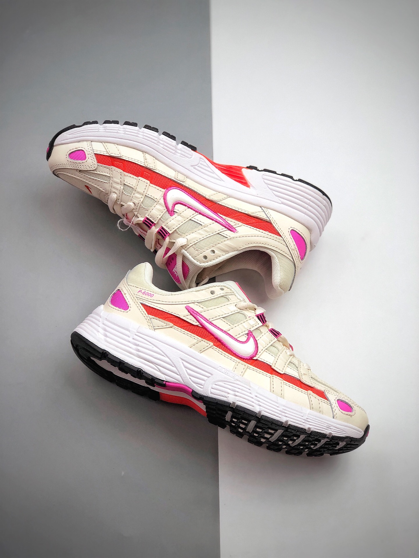 200  公司级 耐克老爹鞋 Nike P-6000 肉粉色 复古科技个性运动老爹鞋 货号：CW1351 100