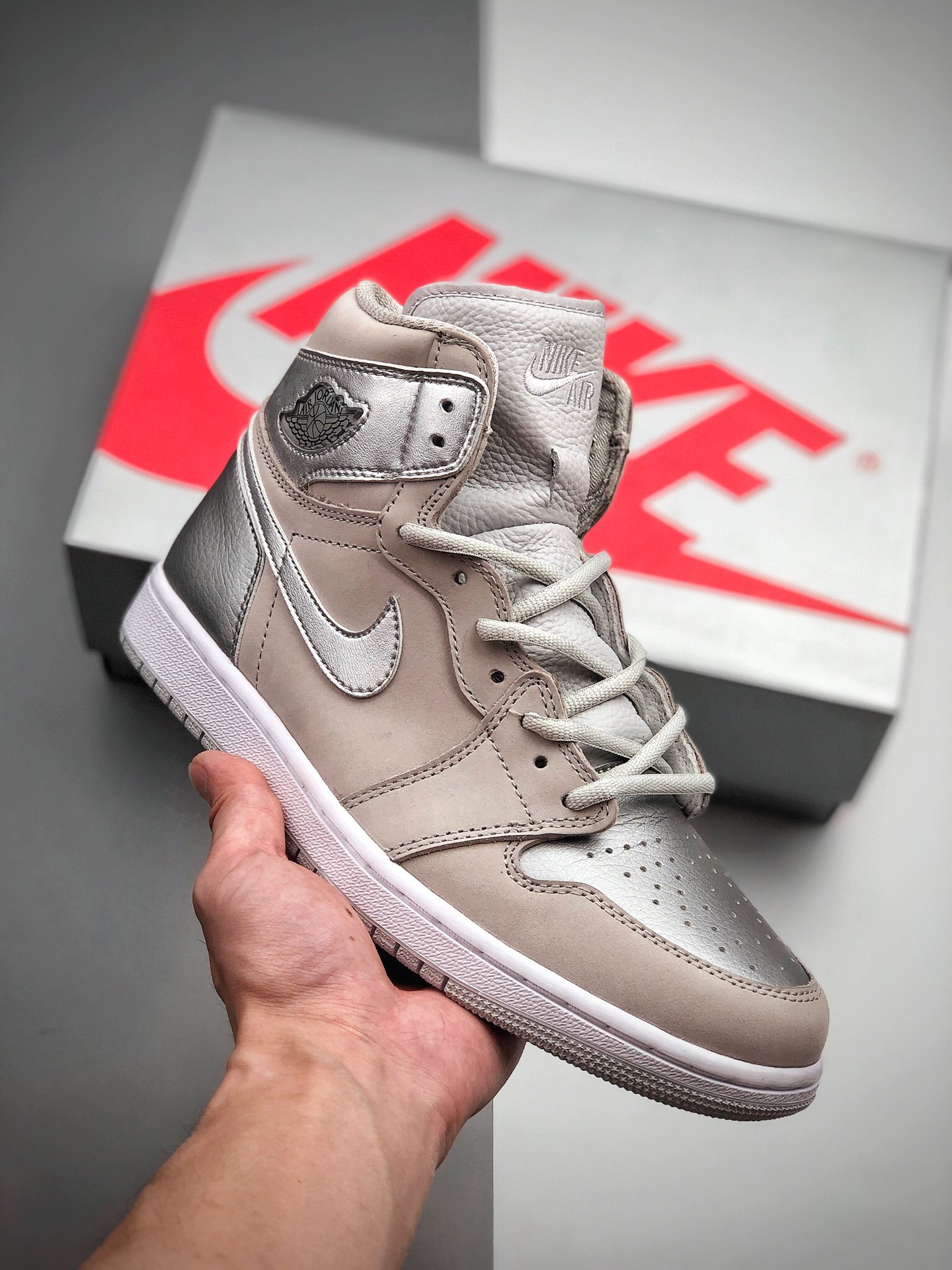 330 Air Jordan 1 High OG 灰银麂皮鞋面DC1788-029