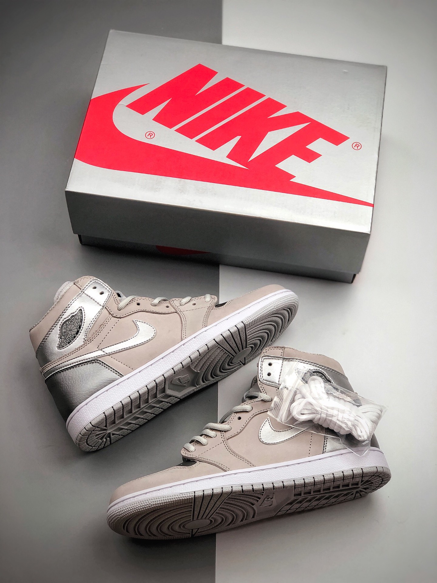 330 Air Jordan 1 High OG 灰银麂皮鞋面DC1788-029