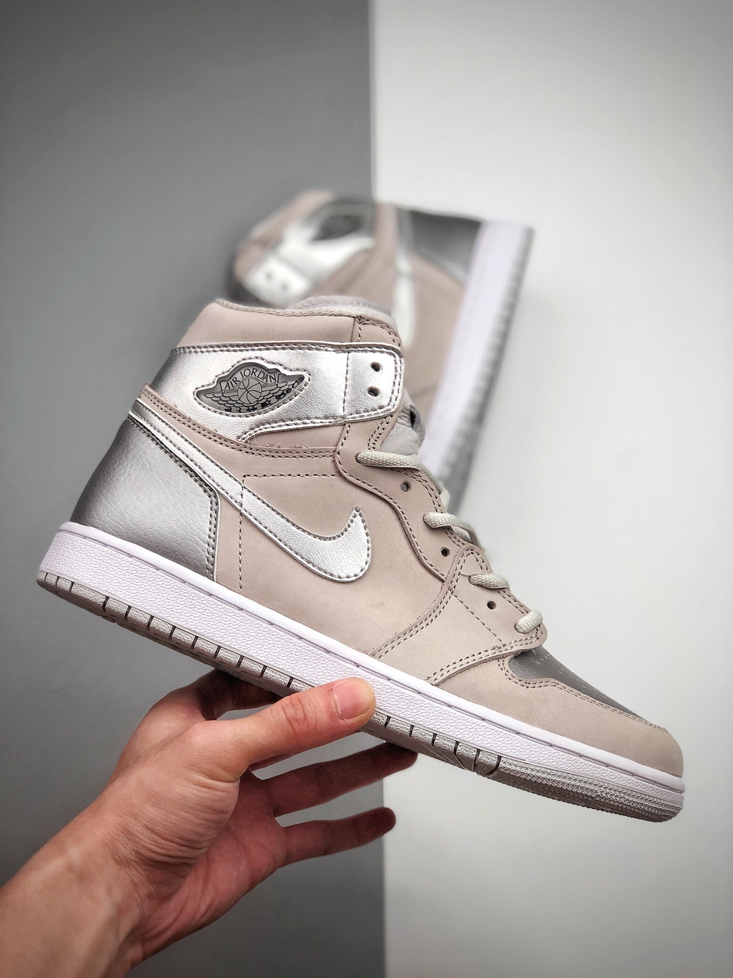 330 Air Jordan 1 High OG 灰银麂皮鞋面DC1788-029