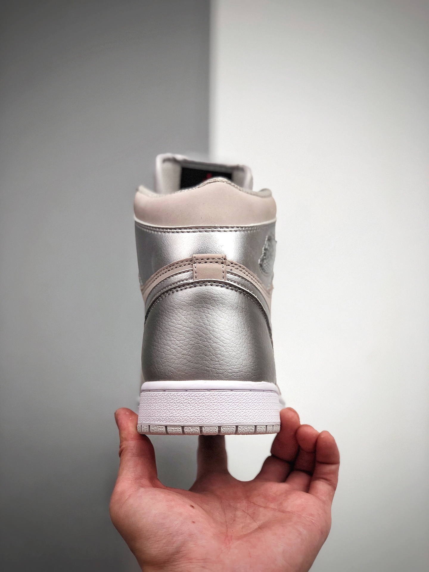 330 Air Jordan 1 High OG 灰银麂皮鞋面DC1788-029