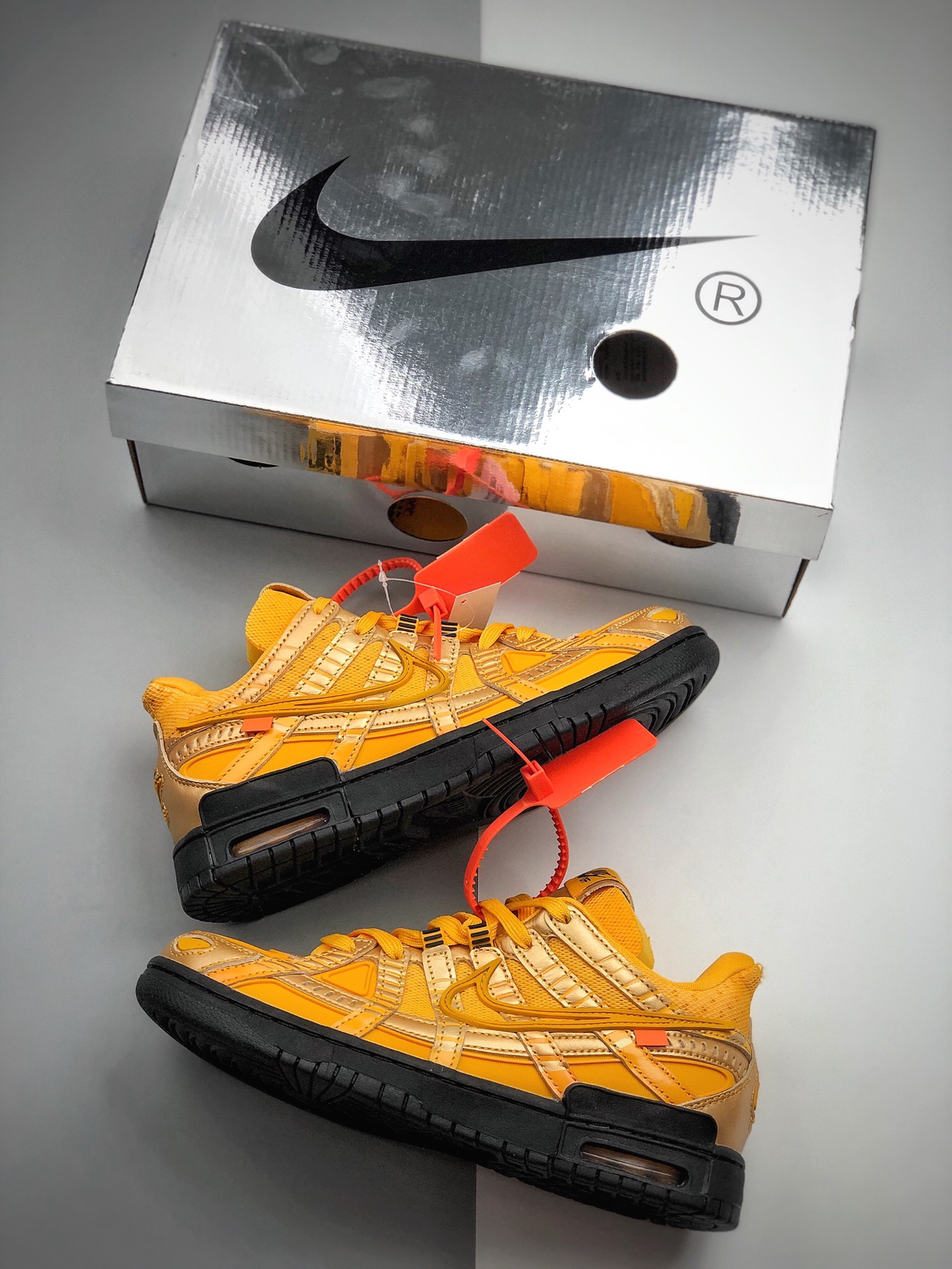 300  耐克Nike Air Off-White  x Rubber Dunk 该鞋款采用土豪金作为主调 CU6015-700